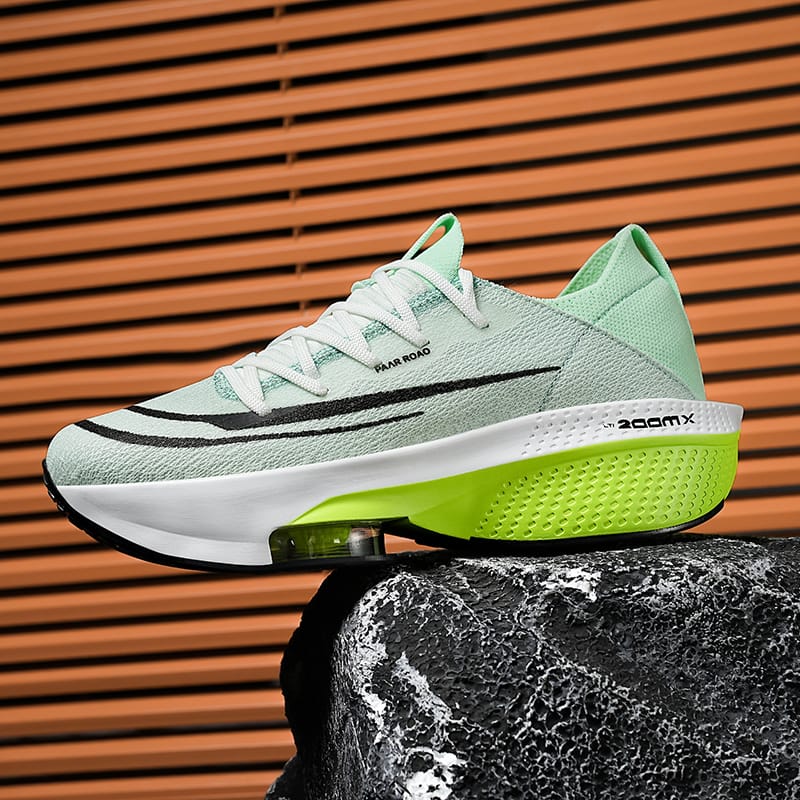 Men's professional marathon running shoes with increased height, cushioning, and walking. Men's casual sports shoes are fashiona